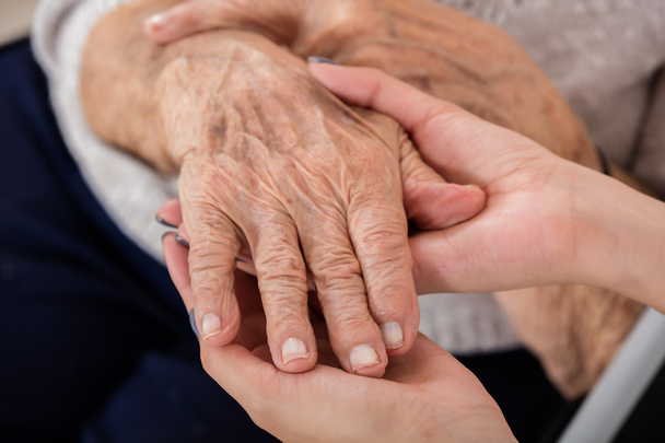 Doctor Holding Hand Of Senior Patient - Foto, afbeelding