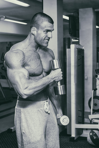 Bodybuilder in the gym  - Foto, Bild