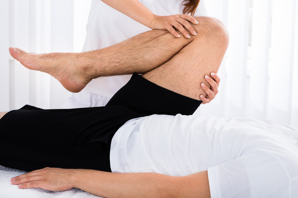 Masseur Giving Massage To Man - Foto, immagini