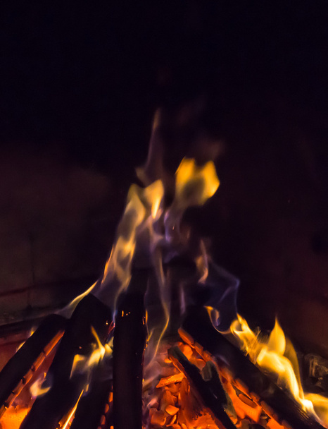 палаючий камін. тепло вогню
 - Фото, зображення