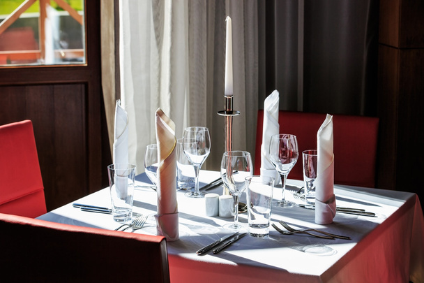 Four person table set for a meal in a restaurant - Foto, Bild