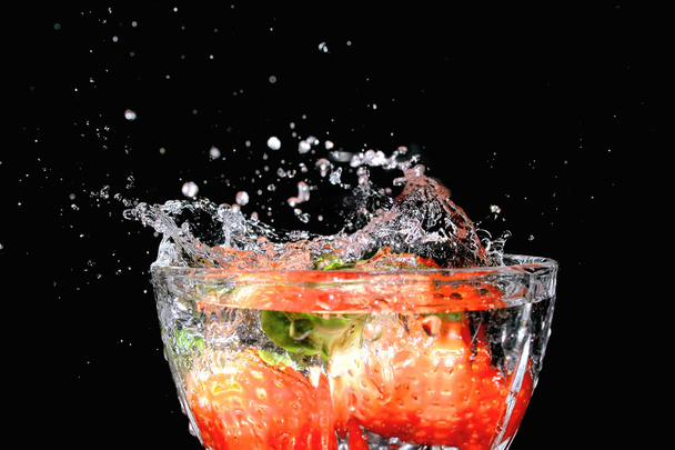 Wet, fresh strawberries - Fotó, kép