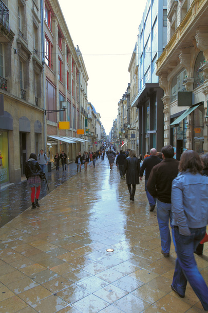 Esős nap, Rue Ste Catherine, Bordeaux, Franciaország - Fotó, kép