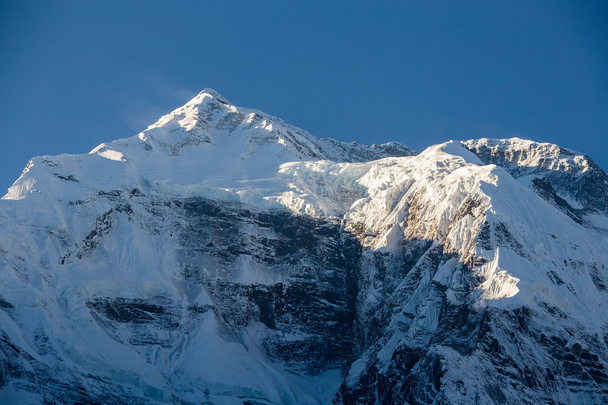 majestätische Berggipfel im Himalaya-Gebirge in Nepal - Foto, Bild