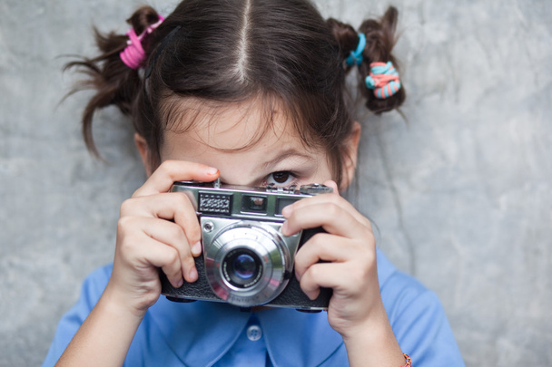 Bir film kamerası ile küçük kız - Fotoğraf, Görsel
