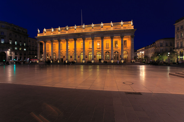 Veduta notturna del Grand Theater Bordeaux (1780, progettato da Victor
 - Foto, immagini