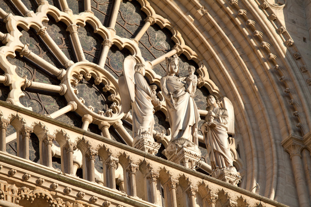 staues über dem Haupteingang, cathedral notre dame de paris (1160-1345), paris, france - Foto, Bild