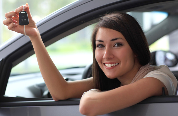 Happy smiling woman with car key - Foto, Imagem