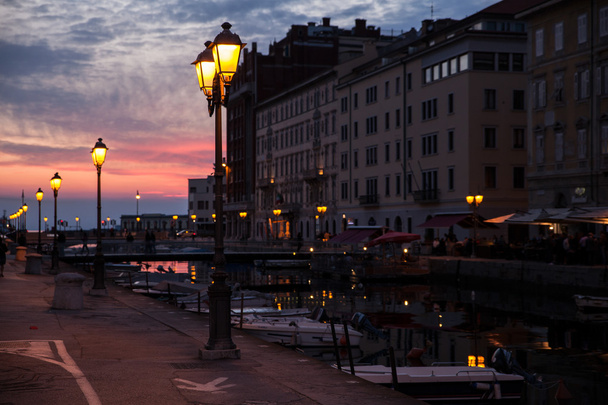 Widok z Ponte rosso, Triest - Zdjęcie, obraz