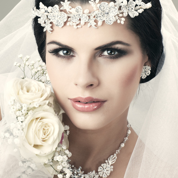 Portrait of beautiful bride. Wedding dress. Wedding decoration - Foto, Imagen