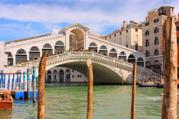 Puente de Rialto, puente más antiguo sobre el Gran Canal de Venecia
 - Foto, Imagen