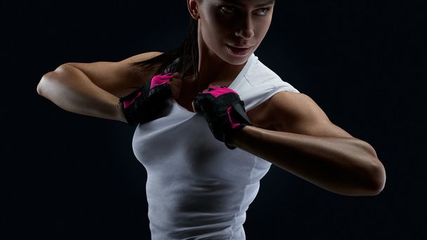 Женская модель в спортивном нижнем белье
 - Фото, изображение
