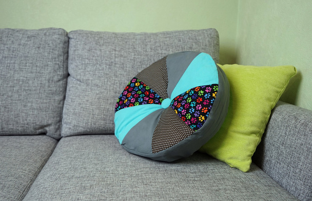 Ручна подушка з клаптиків - домашній декор
 - Фото, зображення