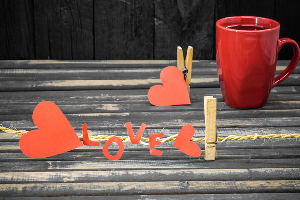 palabra amor hecha de papel y taza roja
 - Foto, imagen