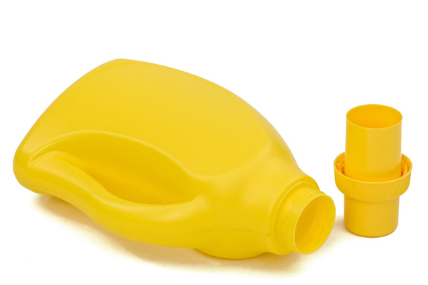 Flacon en plastique jaune avec un distributeur dans le bouchon, isolé sur blanc
 - Photo, image