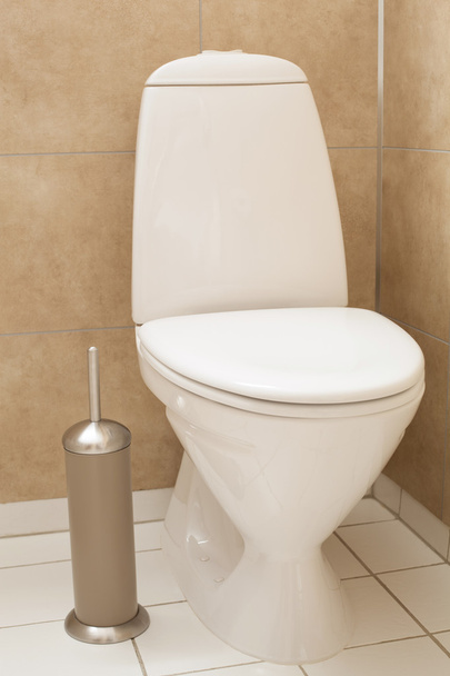 λευκή λεκάνη τουαλέτας στο μοντέρνο μπάνιο - Φωτογραφία, εικόνα