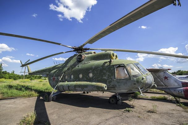 Vanhat hylätyt lentokoneet ja helikopterit Ukrainassa
 - Valokuva, kuva