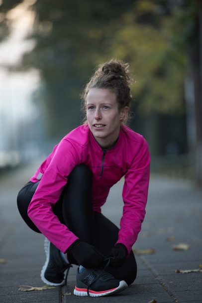woman  stretching before morning jogging - Foto, afbeelding
