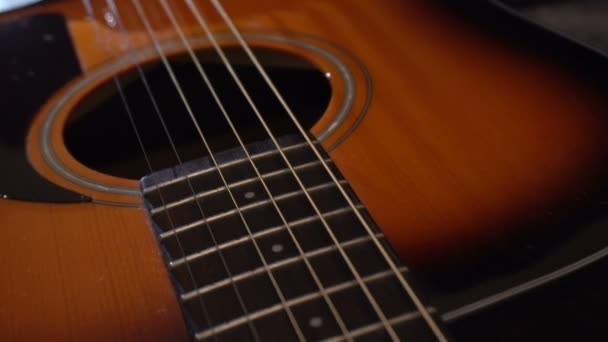 Guitarra acústica clásica de madera natural
 - Metraje, vídeo