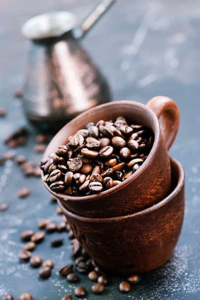 Granos de café en tazas
 - Foto, Imagen