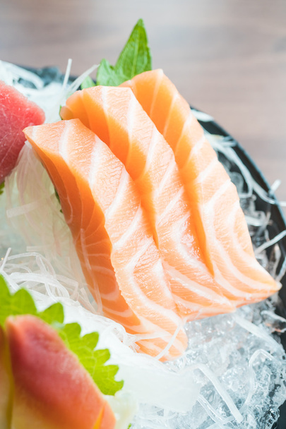sashimi fresco con ingredientes
  - Foto, Imagen