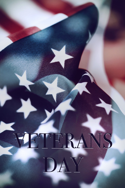 tekst veteranen dag en de vlag van de VS - Foto, afbeelding