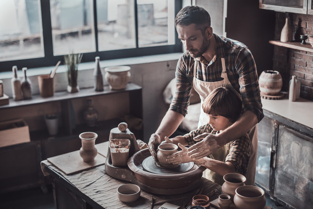 father and son making ceramic pot - Foto, Imagem