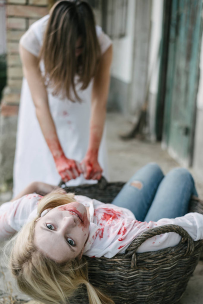 zombi nő és nő szellem - Fotó, kép