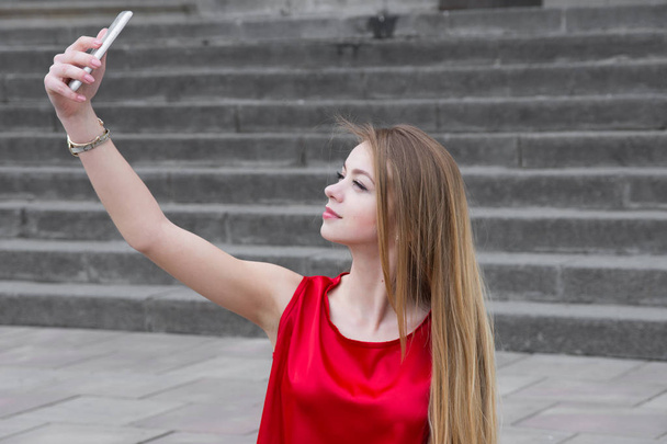 woman taking selfie - Φωτογραφία, εικόνα