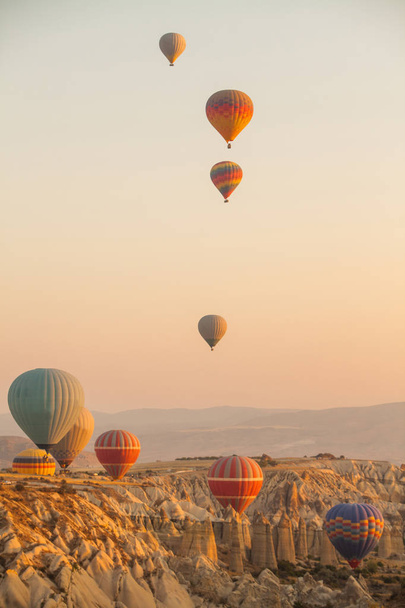 Balões de ar quente na Capadócia
 - Foto, Imagem