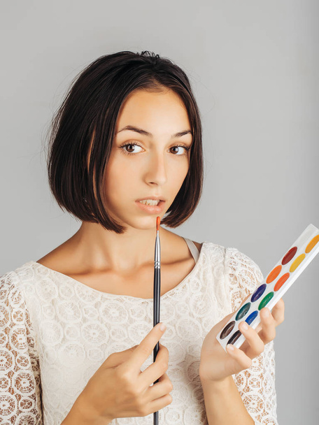 girl with colorful paints - Foto, Imagen