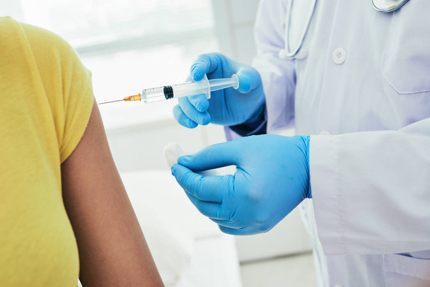 Doctor making vaccine to patient - Photo, Image