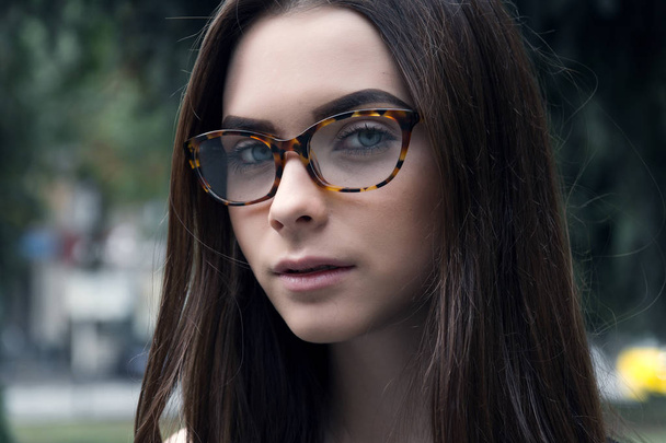 young girl in glasses - Φωτογραφία, εικόνα