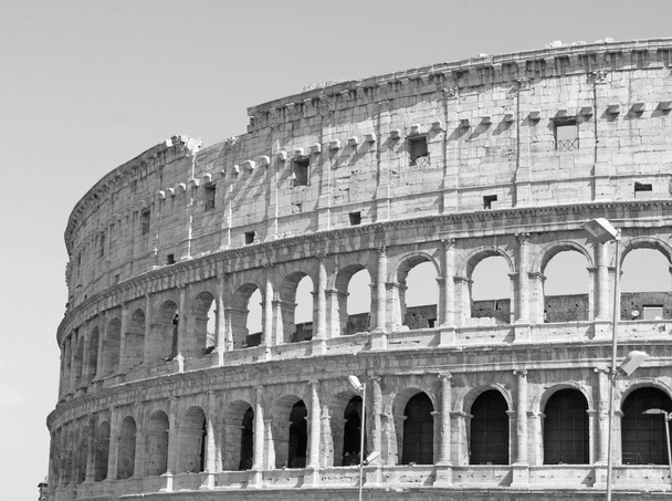 Μαύρο και άσπρο φωτογραφία από το μεγάλο Κολοσσαίο στη Ρώμη - Φωτογραφία, εικόνα