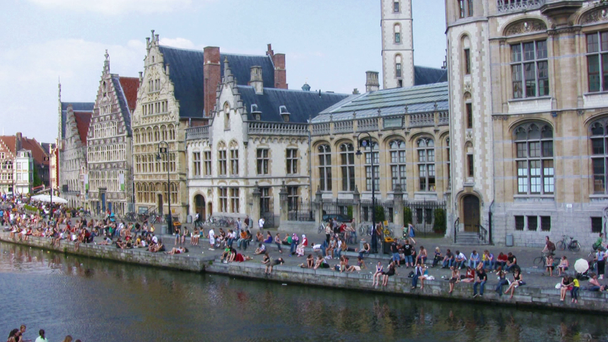Blick auf die berühmte mittelalterliche Uferpromenade, Gent, Belgien - Filmmaterial, Video