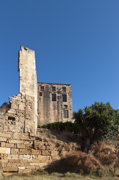 Antigua casa en ruinas en la ciudad de Hania isla de Creta en Grecia
 - Foto, Imagen