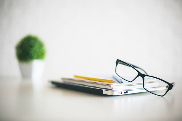 Eyeglasses, laptop, notepads and plant - Foto, Imagem