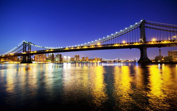 マンハッタン橋は日没時に - 写真・画像