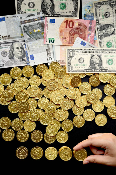 Euro Bono ve para ve altın sikkeler  - Fotoğraf, Görsel