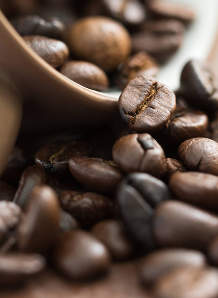 Καφές και καβουρντισμένοι κόκκοι καφέ - Φωτογραφία, εικόνα