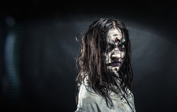 Портрет жахів зомбі жінки
 - Фото, зображення