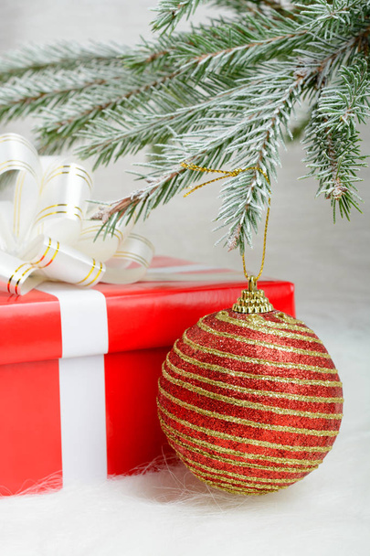 Red gift box and Christmas decoration ball - Φωτογραφία, εικόνα