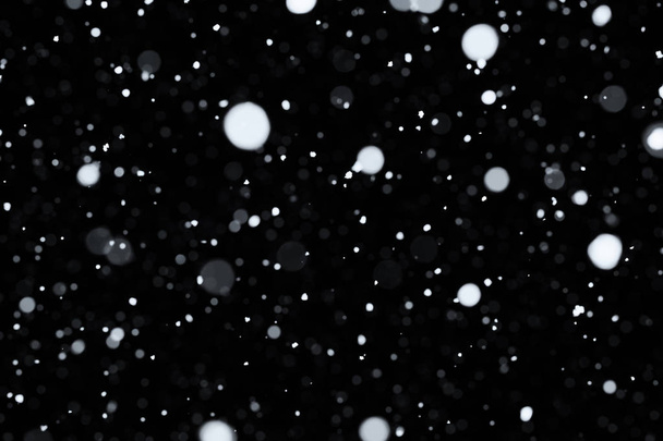 Falling snow on black - Foto, afbeelding