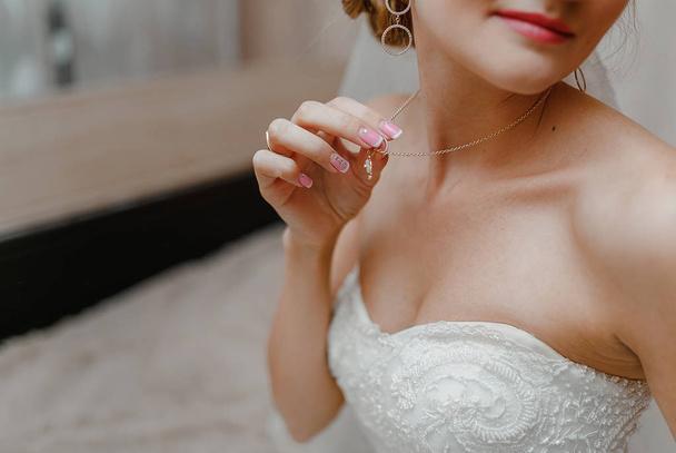 Szczegóły ślubu Suknie ślubne sukienka i biżuteria - Zdjęcie, obraz