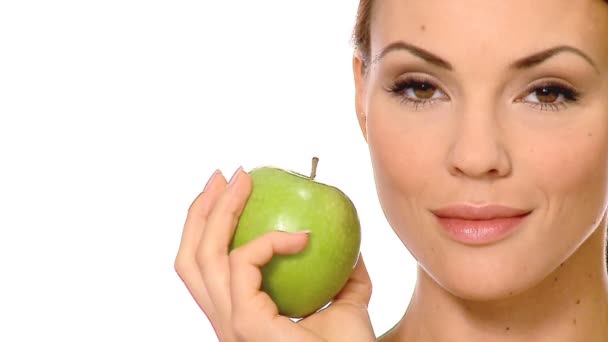 Retrato de mujer hermosa y sexy, sosteniendo manzana
 - Metraje, vídeo