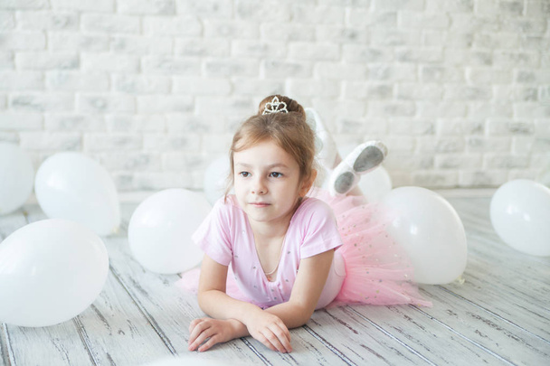 Little ballerina in a studio - Foto, Imagem