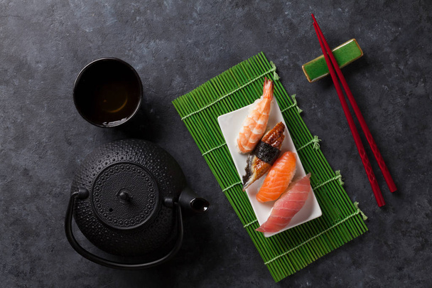 Set of sushi and green tea - 写真・画像