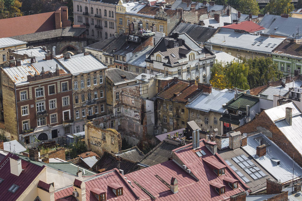 上からリヴィウ、ウクライナ - 2016 年 10 月 2 日: リヴィウ市。中央  - 写真・画像