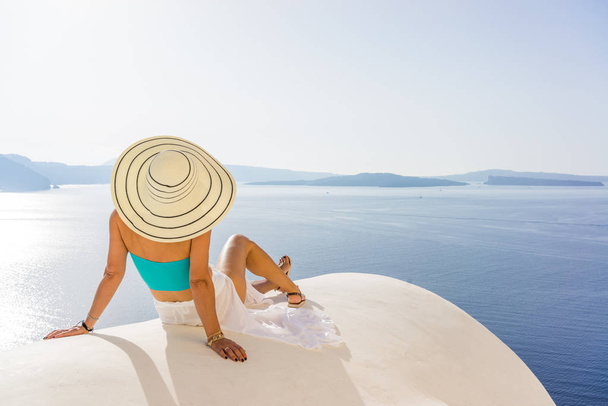Young woman on holidays, Santorini Oia town - Foto, immagini