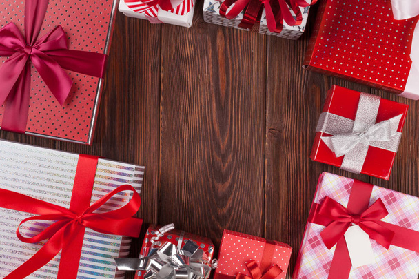 Gift boxes on wooden table - Foto, afbeelding